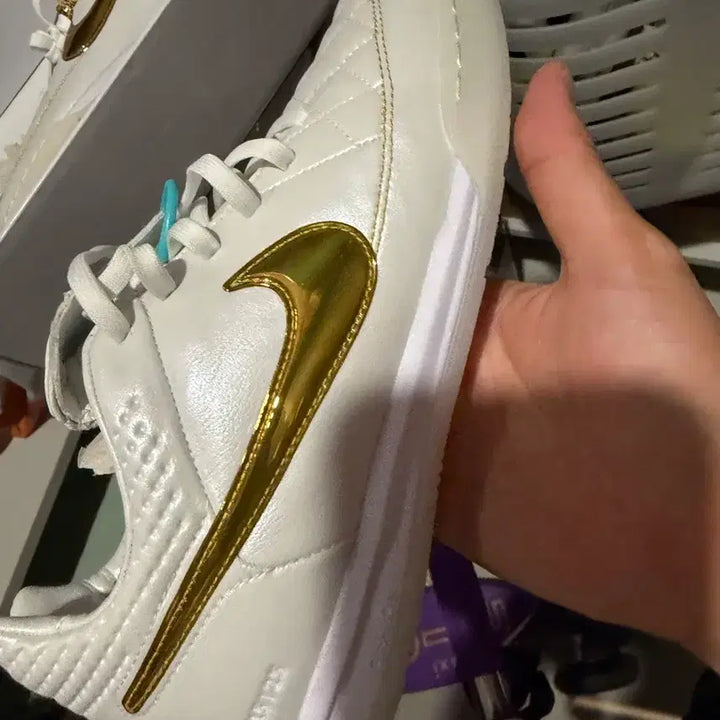 [BUNJANG] Nike Tiempo Legend Ronaldinho Football Boots (255) / 티엠포 레전드 호나우지뉴  255