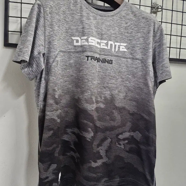 [BUNJANG] Descente Functional Short-Sleeve T-Shirt XL (100-105) / 100-105XL 데상트 기능성 반팔티.