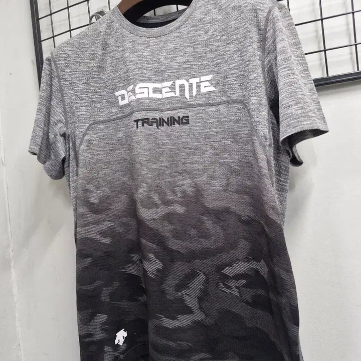 [BUNJANG] Descente Functional Short-Sleeve T-Shirt XL (100-105) / 100-105XL 데상트 기능성 반팔티.