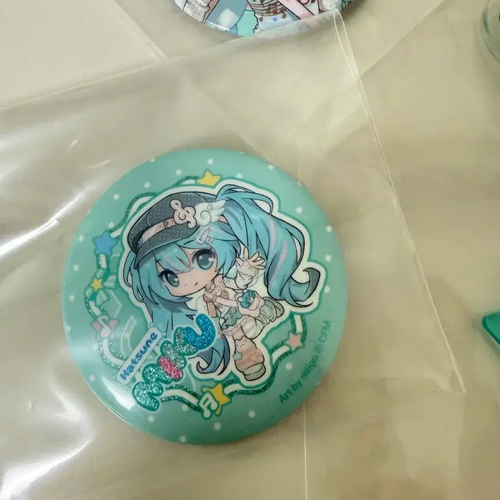 [BUNJANG] Hatsune Miku Yeongdeungpo Pop-Up Store Official Acrylic Stand, Badge, and Cushion Set / 하츠네 미쿠 아크릴,쿠션,뱃지 영등포 팝업