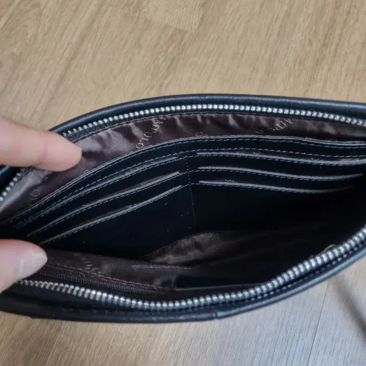 [BUNJANG] Stranomano Black Leather Clutch Bag with Camo Pattern / 스트라노마노 블랙 가죽 클러치백