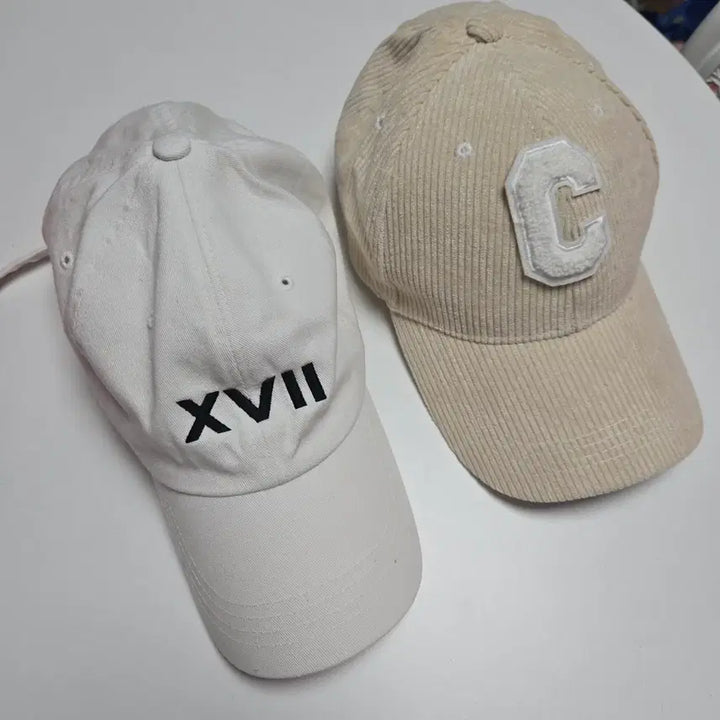 [BUNJANG] Set of 2 Hats (White &amp; Beige Ribbed) / 모자 두 개 세트