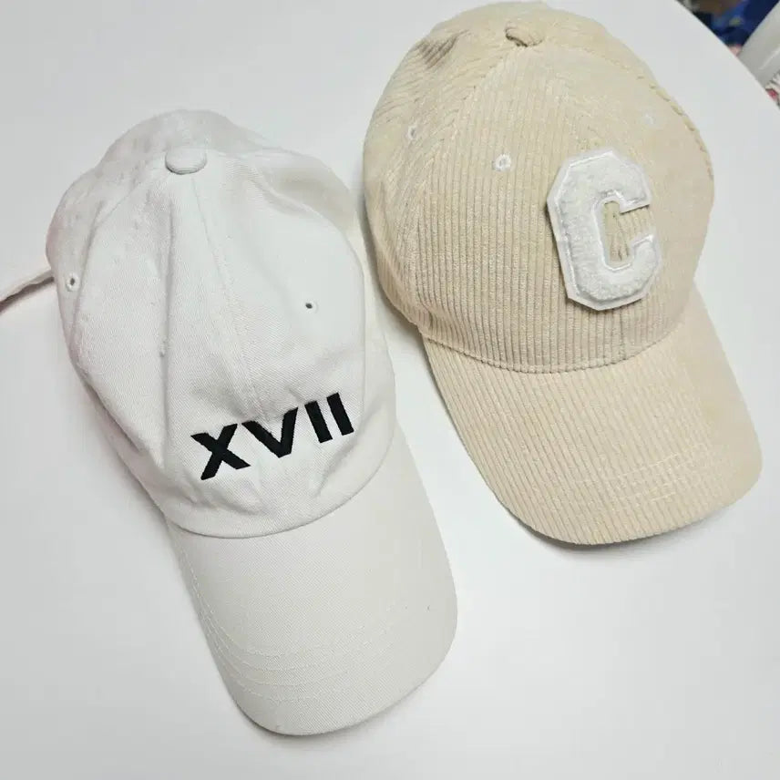 [BUNJANG] Set of 2 Hats (White &amp; Beige Ribbed) / 모자 두 개 세트