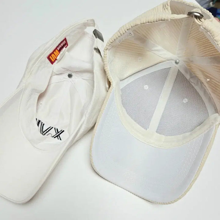 [BUNJANG] Set of 2 Hats (White &amp; Beige Ribbed) / 모자 두 개 세트