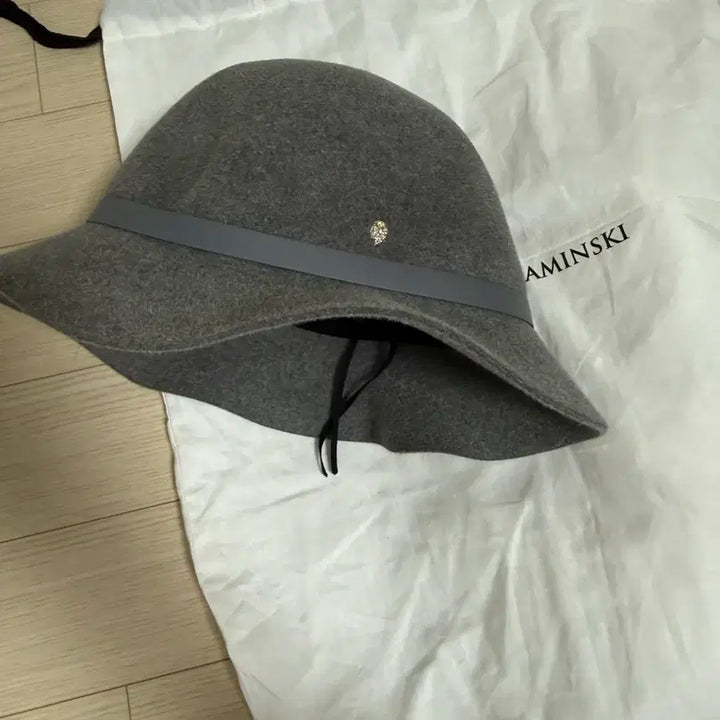 [BUNJANG] HELEN KAMINSKI Cloche Hat Grey Medium / 헬렌카민스키 클로슈 그레이