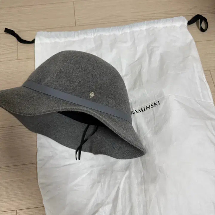 [BUNJANG] HELEN KAMINSKI Cloche Hat Grey Medium / 헬렌카민스키 클로슈 그레이
