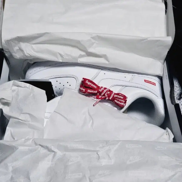 [BUNJANG] Supreme Air Force 1 Low White Sneakers (Size 260) / [새상품] 에어포스 슈프림 260 사이즈 판매