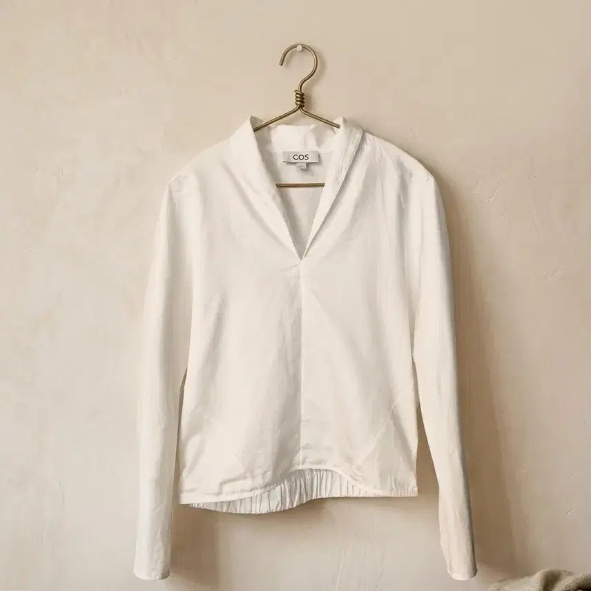 [BUNJANG] COS White Banding V-Neck Blouse EUR 36 / [COS] 코스 화이트 밴딩 브이넥 블라우스 (S사이즈)
