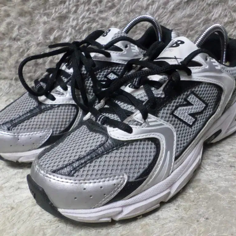 [BUNJANG] New Balance MR530USX Silver Black Sneakers / 후루룩구제 230 뉴발란스 mr530usx 실버 블랙 운동화260505