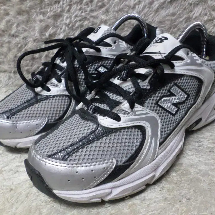 [BUNJANG] New Balance MR530USX Silver Black Sneakers / 후루룩구제 230 뉴발란스 mr530usx 실버 블랙 운동화260505