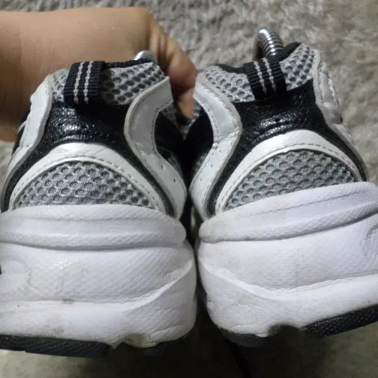 [BUNJANG] New Balance MR530USX Silver Black Sneakers / 후루룩구제 230 뉴발란스 mr530usx 실버 블랙 운동화260505