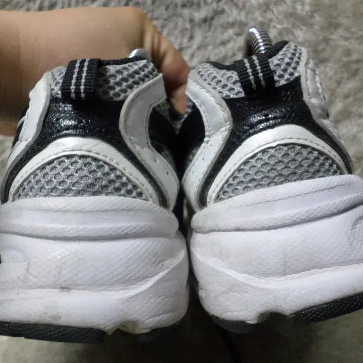 [BUNJANG] New Balance MR530USX Silver Black Sneakers / 후루룩구제 230 뉴발란스 mr530usx 실버 블랙 운동화260505