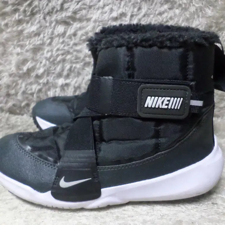 [BUNJANG] Nike Winter Padding Sneakers Kids Junior / 후루룩구제 200 나이키 방한화패딩 운동화 키즈 아동화 주니어260505