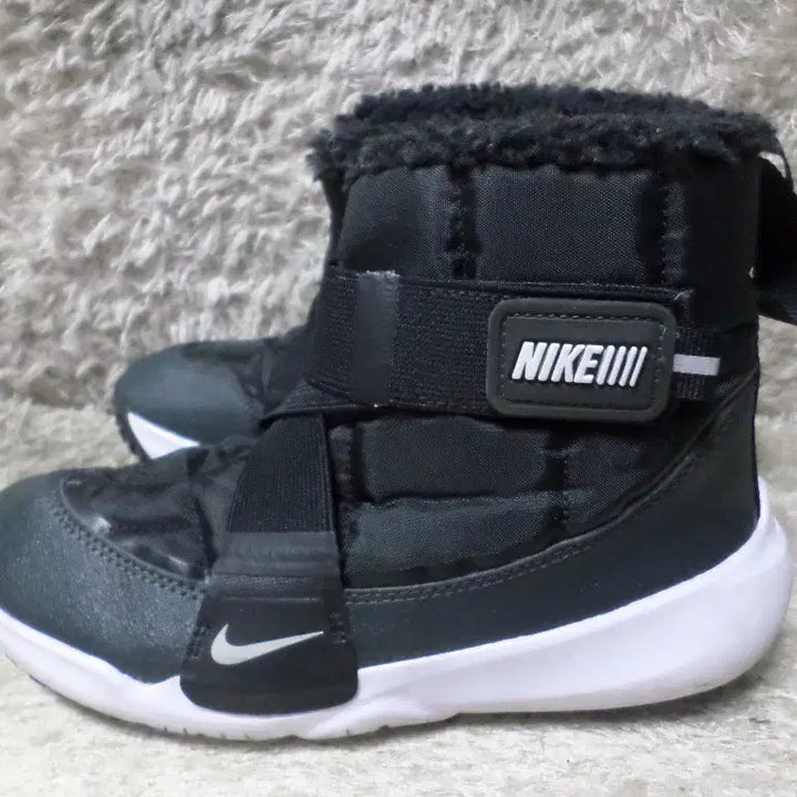 [BUNJANG] Nike Winter Padding Sneakers Kids Junior / 후루룩구제 200 나이키 방한화패딩 운동화 키즈 아동화 주니어260505