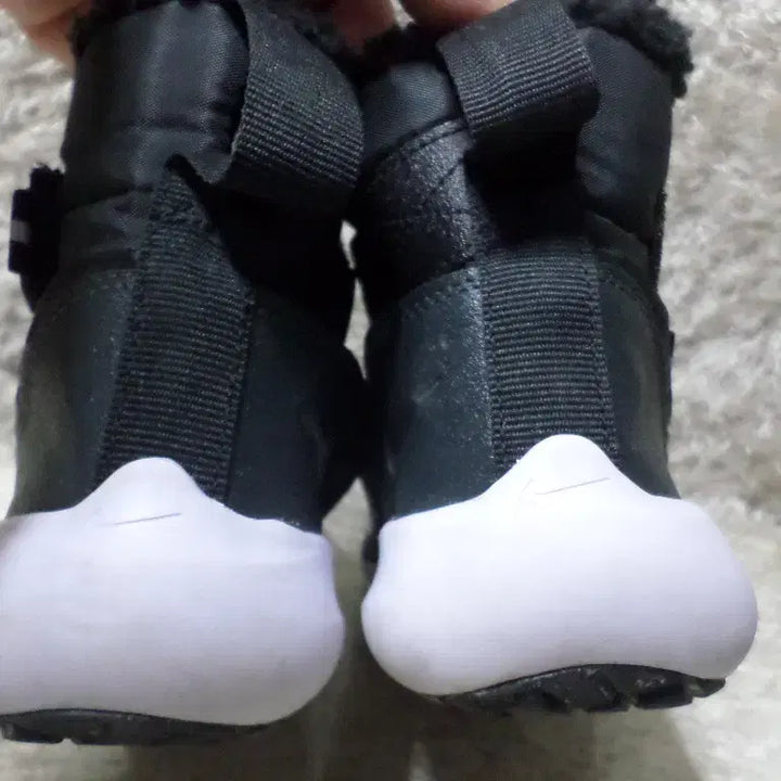 [BUNJANG] Nike Winter Padding Sneakers Kids Junior / 후루룩구제 200 나이키 방한화패딩 운동화 키즈 아동화 주니어260505