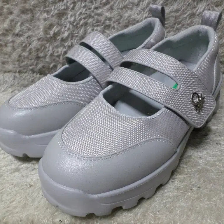 [BUNJANG] Benetton Mary Jane Sneakers Grey / 후루룩구제 240 베네통 메리제인 운동화 스니커즈 그레이 260505