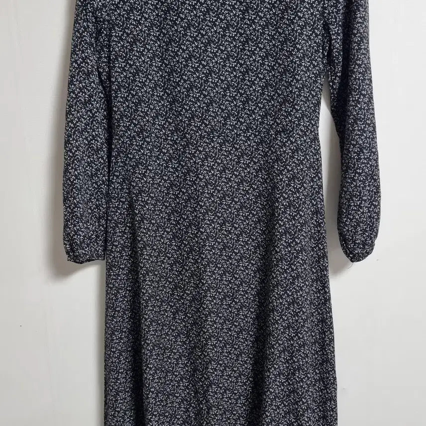 [BUNJANG] Black Floral Print Snap Button Dress / S (55) bronze-berry 블랙 잔꽃 스냅 원피스