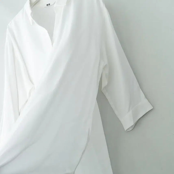 [BUNJANG] Uniqlo XL White Semi-Open Rayon Blend Top / XL 반오픈 레이옷 화잇 유니클로br