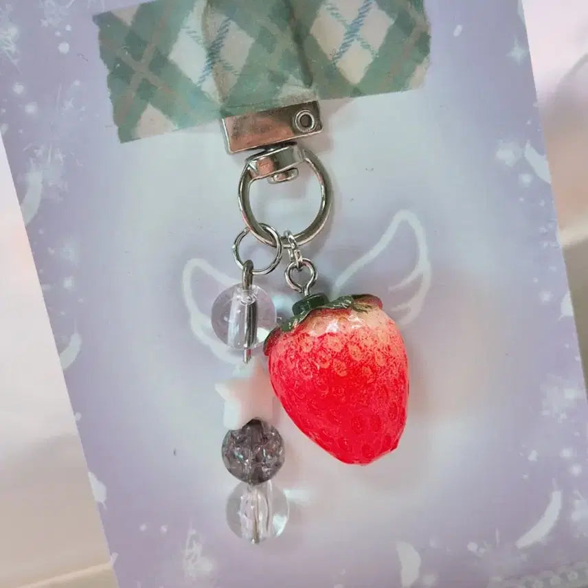 [BUNJANG] Handmade Strawberry Charm Keychain / 딸기 비즈 키링 / 귀여운 키링 / 이어폰 키링 _ 생딸기그레이