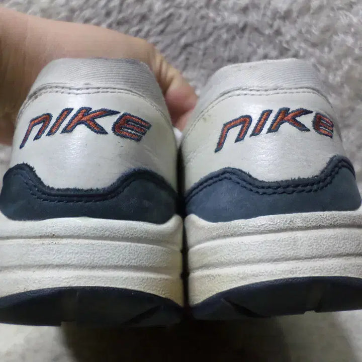 [BUNJANG] Nike Air Max 1 Obsidian Sneakers / 후루룩구제 245 나이키 에어맥스1 옵시디언 운동화 260505