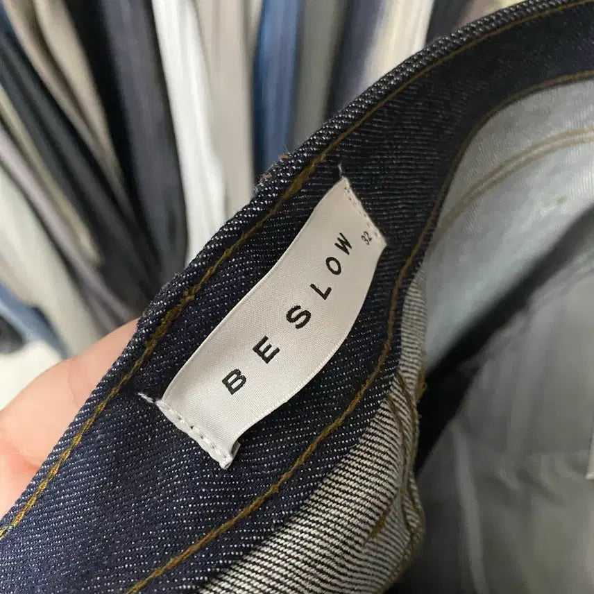 [BUNJANG] Beslow Wide Two-Tuck Selvedge Denim Indigo (32) / 비슬로우 와이드투턱 셀비지데님 인디고(32)
