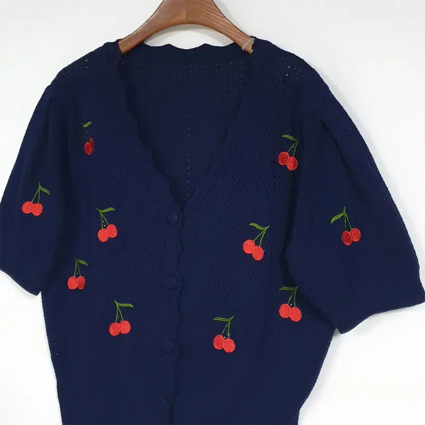 [BUNJANG] FOCUS Cherry Embroidery Navy Knit Cardigan / FOCUS 체리자수 네이비 니트가디건 55-66
