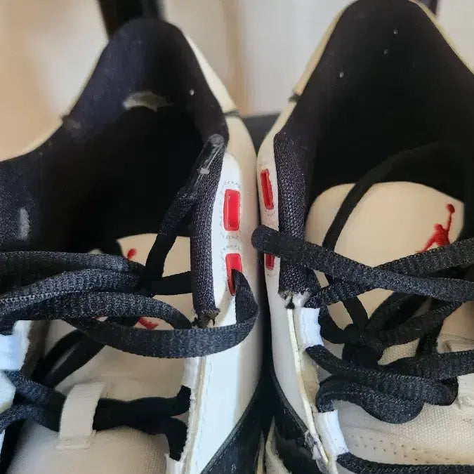 [BUNJANG] Air Jordan White and Red Sneakers / 조던 흰빨 스니커즈 운동화