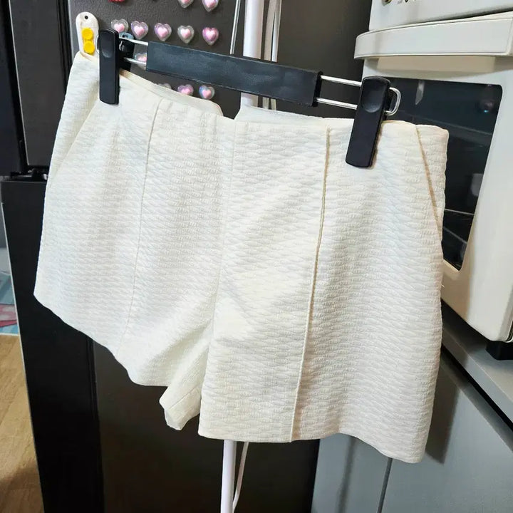 [BUNJANG] Sisley White Shorts / 시슬리 흰색 반바지