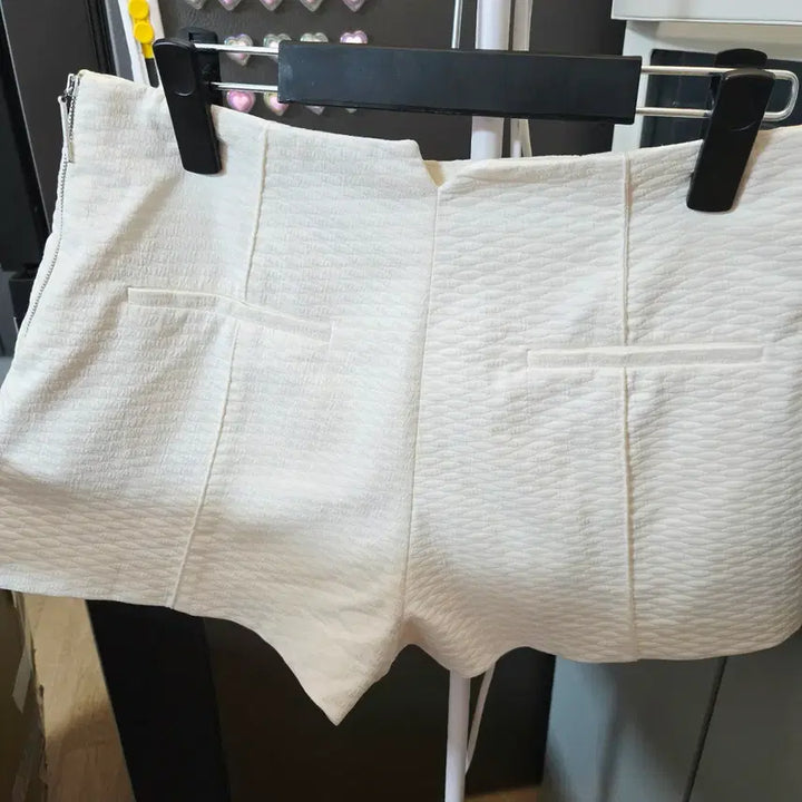 [BUNJANG] Sisley White Shorts / 시슬리 흰색 반바지