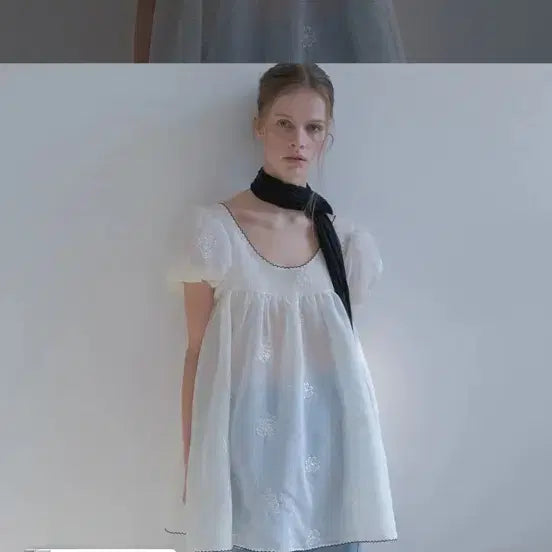 [BUNJANG] Gnoin White Floral Embroidered Mini Dress / 그노노이 화이트 미니 원피스