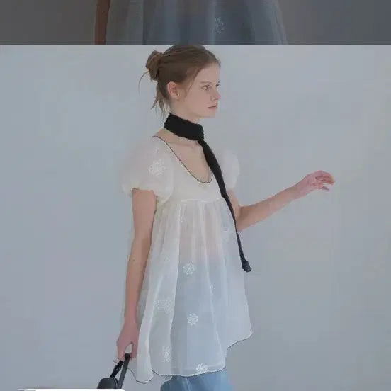 [BUNJANG] Gnoin White Floral Embroidered Mini Dress / 그노노이 화이트 미니 원피스