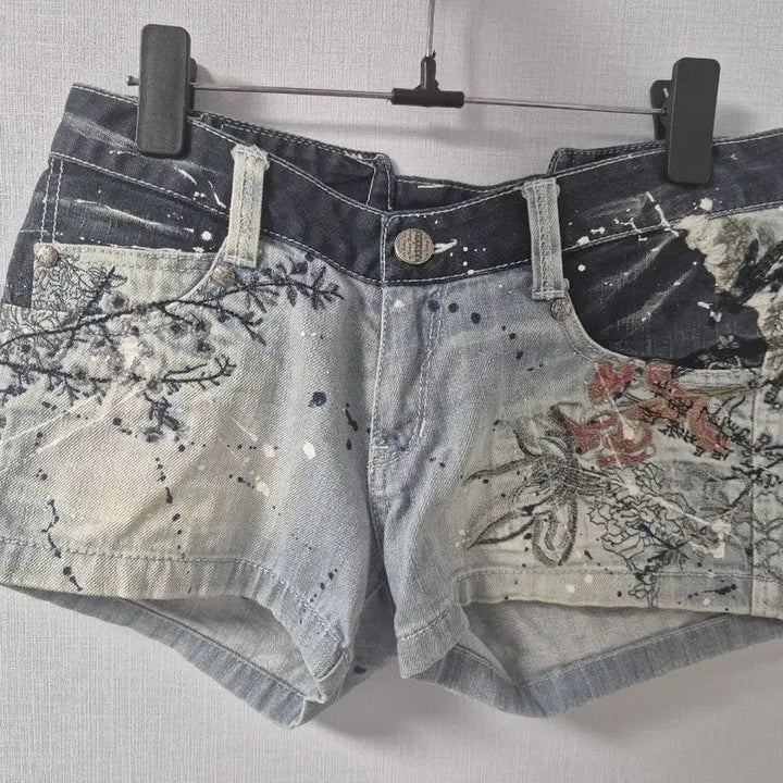[BUNJANG] Oriental Embroidered Denim Hotpants / 오리엔탈 자수 데님 핫팬츠
