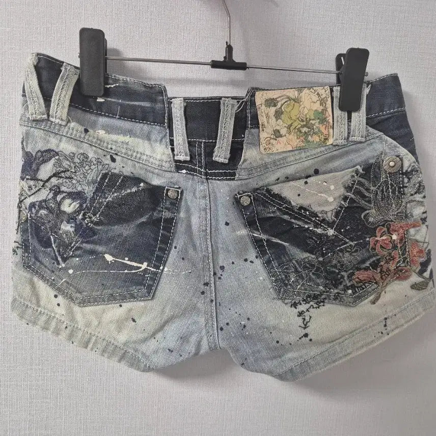 [BUNJANG] Oriental Embroidered Denim Hotpants / 오리엔탈 자수 데님 핫팬츠