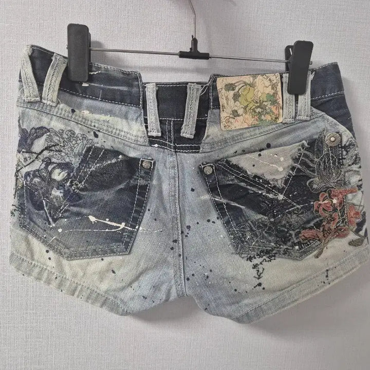 [BUNJANG] Oriental Embroidered Denim Hotpants / 오리엔탈 자수 데님 핫팬츠