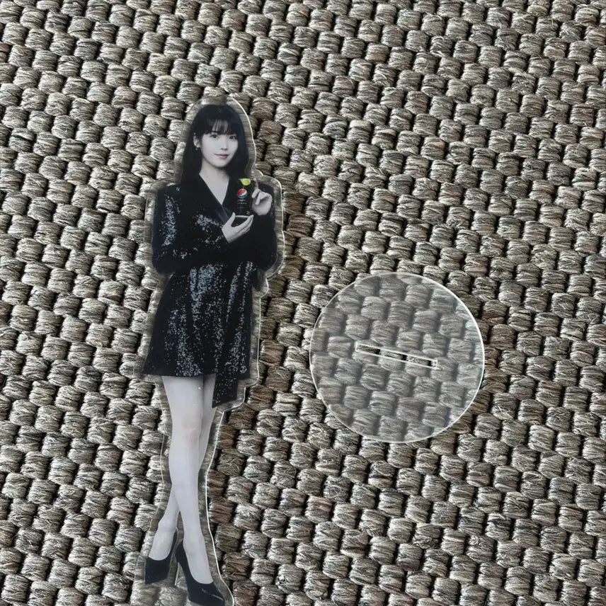 [BUNJANG] IU Pepsi Acrylic Stand Glitter Outfit Version / 아이유 IU 펩시 아크릴 스탠드
