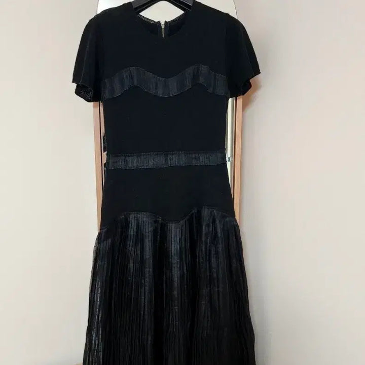 [SOLD OUT] 듀엘(DEWL) 블랙 니트 콤비 시스루 플리츠 원피스 (상태최상)