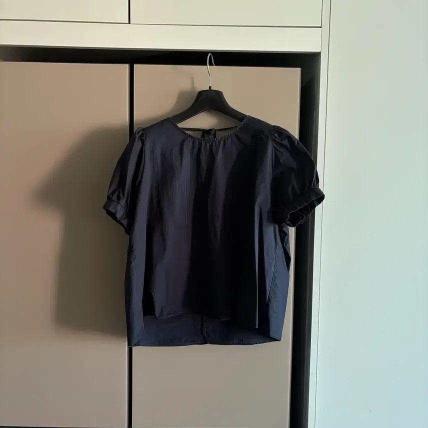 [BUNJANG] Navy Short-Sleeve Blouse with Back Ribbon / 백리본 네이비 반팔 블라우스