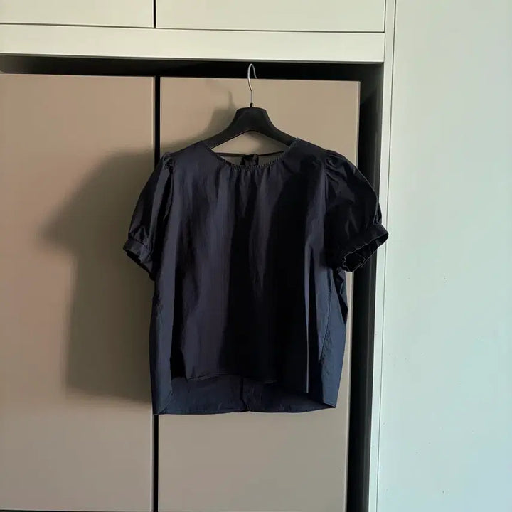 [BUNJANG] Navy Short-Sleeve Blouse with Back Ribbon / 백리본 네이비 반팔 블라우스