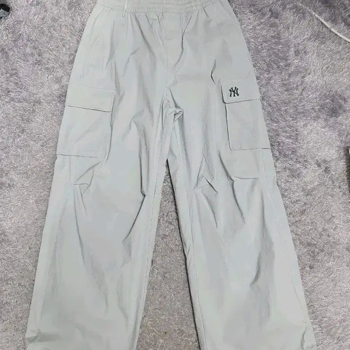 [BUNJANG] MLB New York Yankees Grey Cargo Pants / MLB 카고 바지 뉴욕 양키스 고프코어 와이드 스트링 팬츠 그레이 m