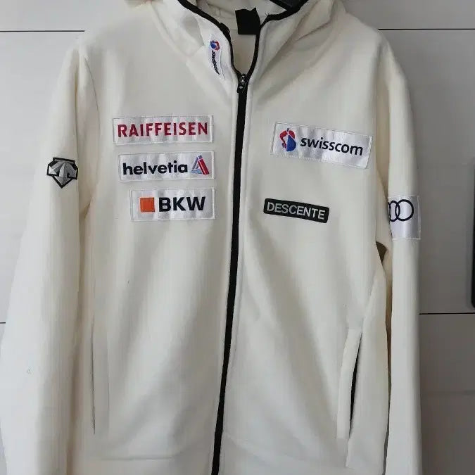 [BUNJANG] Descente Sponsor Patch Fleece Hooded Zip-Up White / 데상트 스폰서 패치 후리스 후드집업 화이트