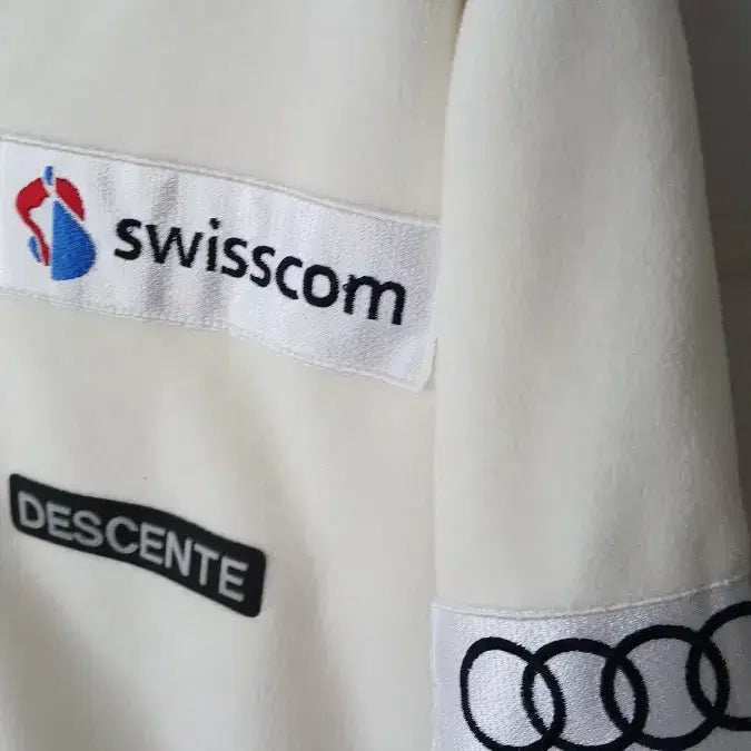[BUNJANG] Descente Sponsor Patch Fleece Hooded Zip-Up White / 데상트 스폰서 패치 후리스 후드집업 화이트