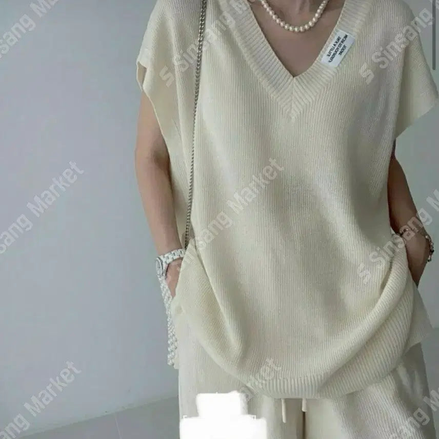 [BUNJANG] V-Neck Knit Shorts Set / 브이넥 니트 반바지 세트 (새상품)