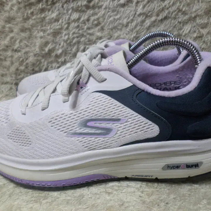 [BUNJANG] Skechers Hyper Burst Boost Sneakers / 후루룩구제 여250 스케쳐스 하이퍼버스트 부스트 운동화 260505