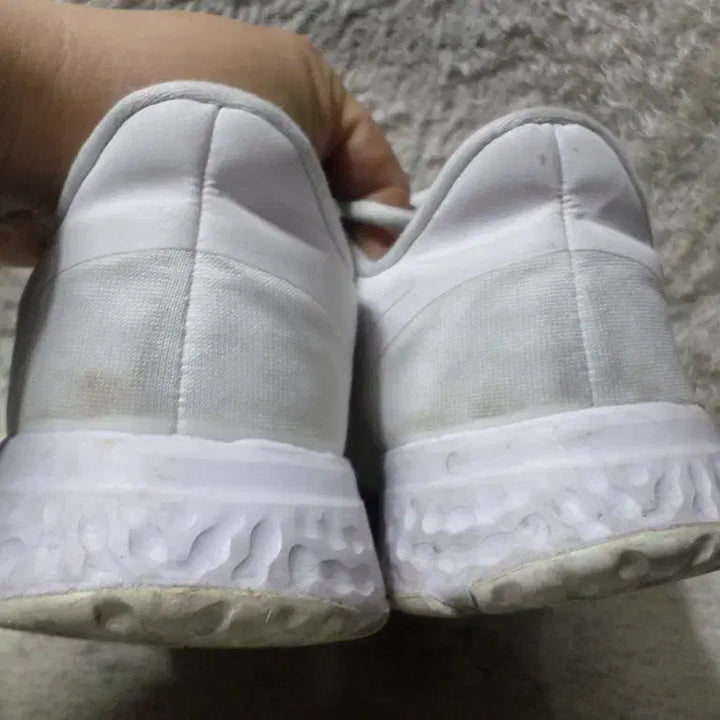 [BUNJANG] Nike Revolution 5 White Sneakers / 후루룩구제 270 나이키 레볼루션5 화이트 운동화 260505