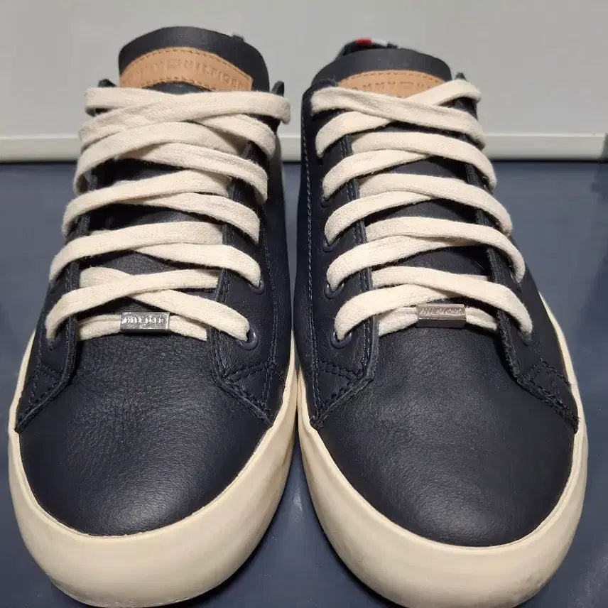 [BUNJANG] Tommy Hilfiger Leather Sneakers Navy 270mm / 타미 힐피거 가죽 스니커즈 270mm