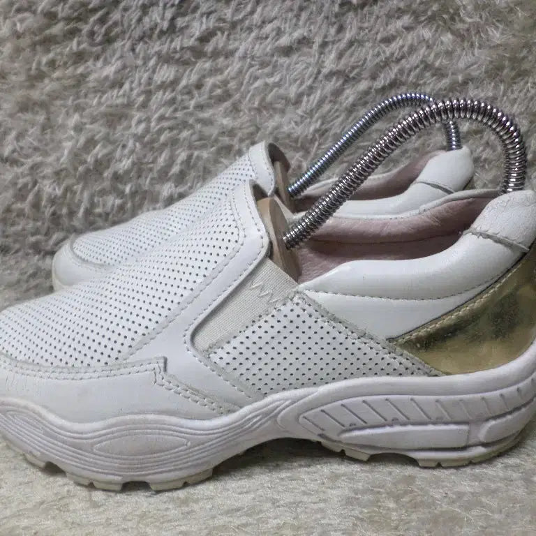 [BUNJANG] Skommaboni Full Moon Slip-on Sneakers White / 후루룩구제 225 슈콤마보니 풀문 슬립온 운동화 화이트 260505