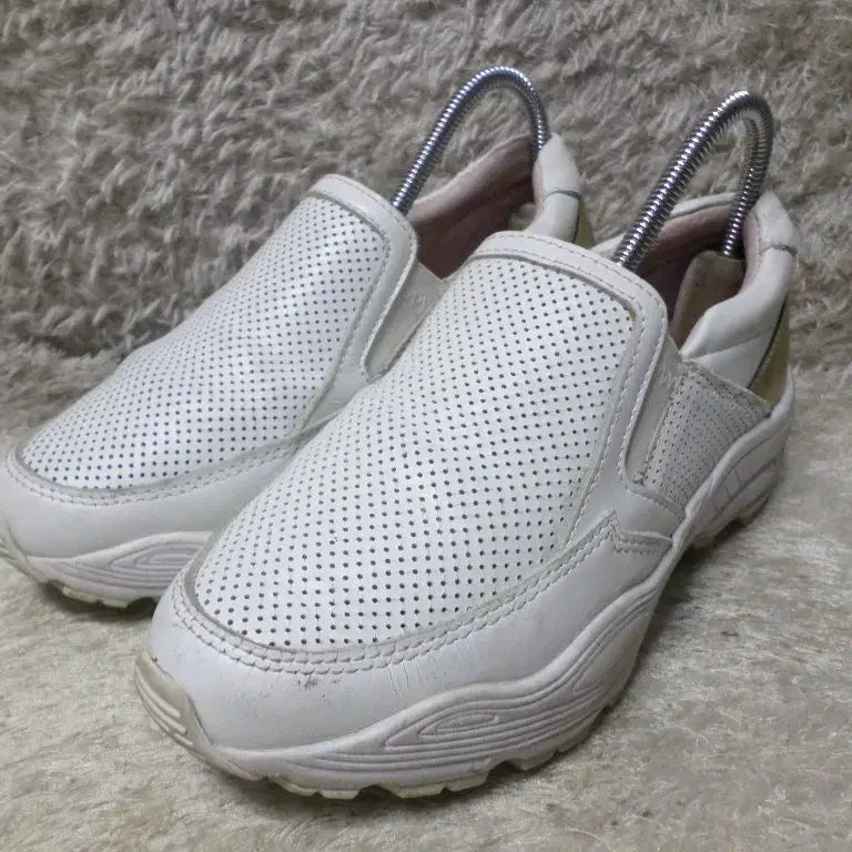 [BUNJANG] Skommaboni Full Moon Slip-on Sneakers White / 후루룩구제 225 슈콤마보니 풀문 슬립온 운동화 화이트 260505