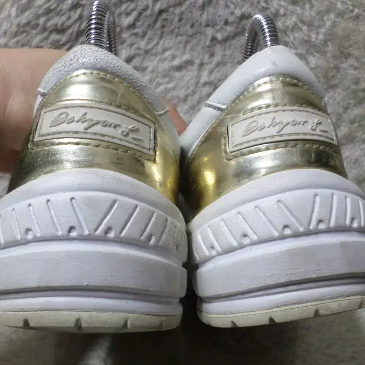 [BUNJANG] Skommaboni Full Moon Slip-on Sneakers White / 후루룩구제 225 슈콤마보니 풀문 슬립온 운동화 화이트 260505
