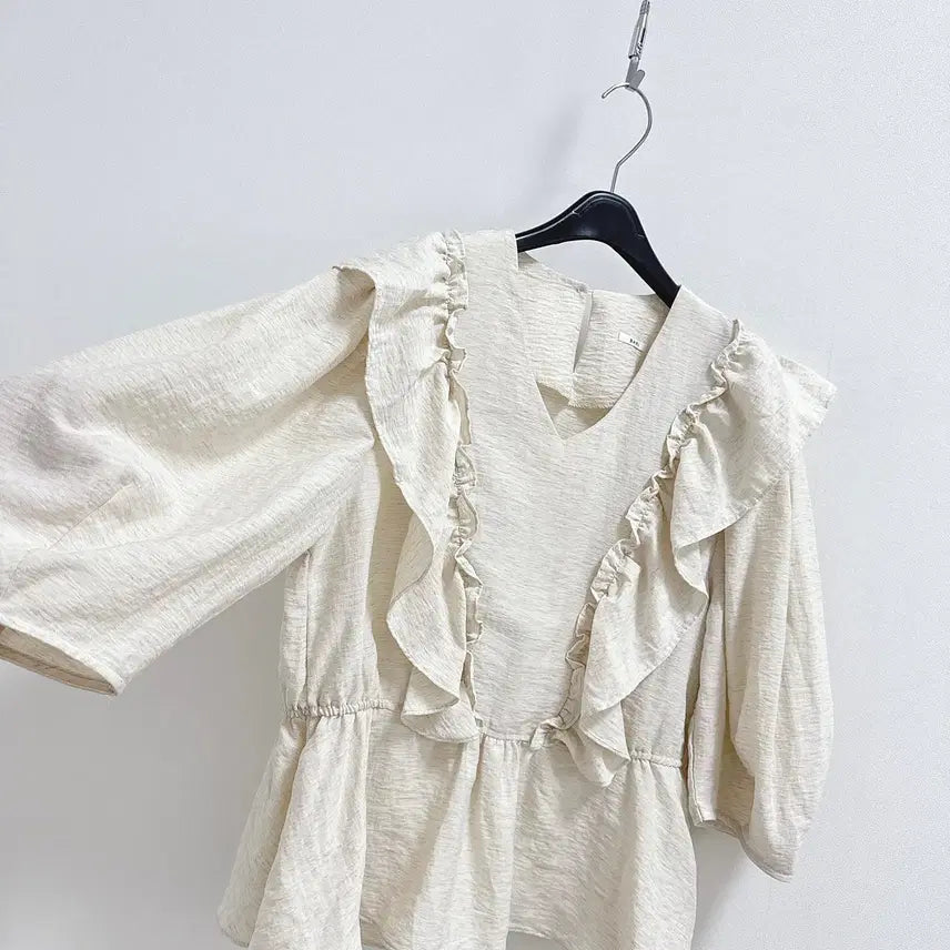 [BUNJANG] Bari V-neck Ruffle Blouse / 바리 브이넥 러플 블라우스
