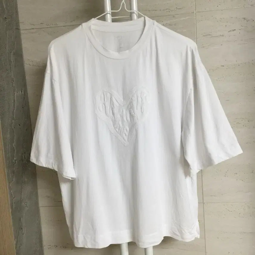 [BUNJANG] KUHO Heart Embroidery Short-Sleeve T-Shirt / KUHO 구호 24 하트자수 반팔 티셔츠 S